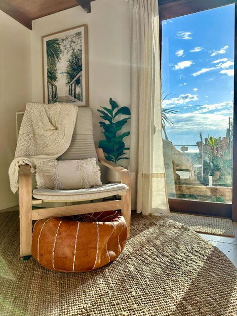 Private Access Retreat 1 Queen Bedroom W Stunning Pool And Ocean Views - Palm Beach Accommodation 3