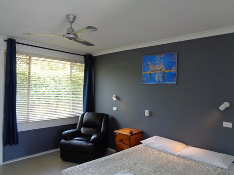 Aspley Sunset Motel - Palm Beach Accommodation 0