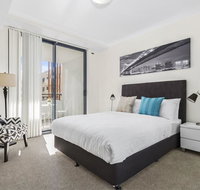 Astra Apartments Liverpool - Palm Beach Accommodation