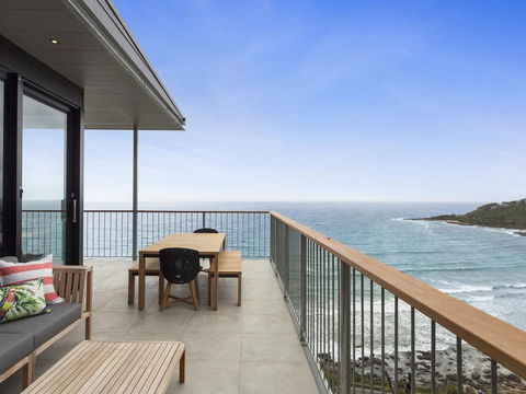 At Wye Eyrie With Arguably The Best Views In Town - Palm Beach Accommodation 2