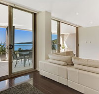 Aura apartment with Spectacular Views - Palm Beach Accommodation