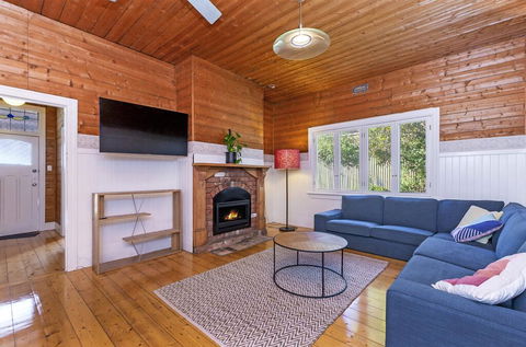 Avery Cottage - Palm Beach Accommodation 2