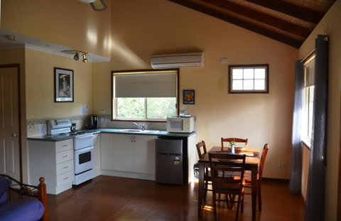 Avoca Cottages VICTORIA - Palm Beach Accommodation 3
