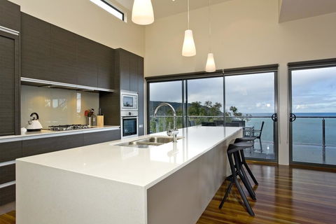 Azure - Palm Beach Accommodation 2