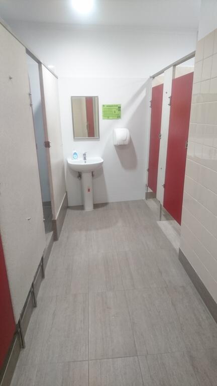 Backpackers Imperial Hotel - Palm Beach Accommodation 2