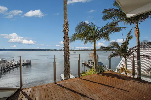 Bancroft Bay Frontage - Palm Beach Accommodation 1