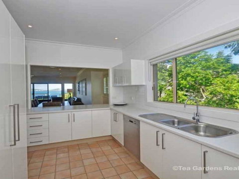 Bays Edge - Palm Beach Accommodation 3