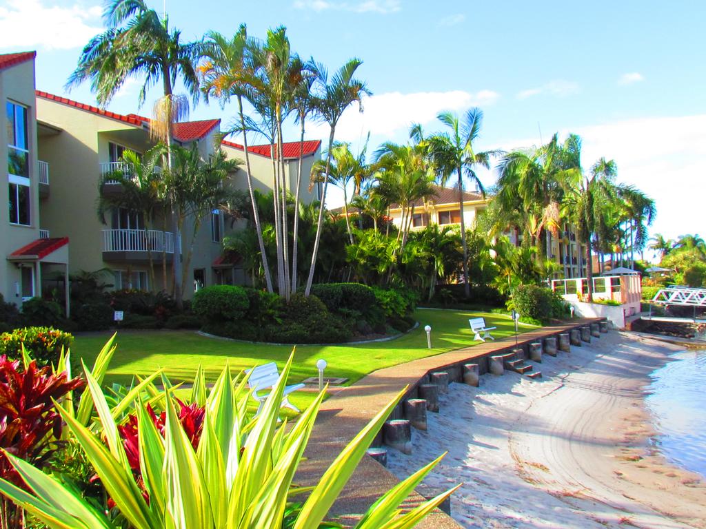 Runaway Bay QLD Palm Beach Accommodation