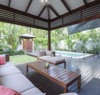 Beach Condominium - Palm Beach Accommodation