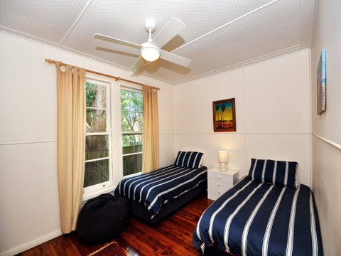 Beach Shack - Palm Beach Accommodation 3