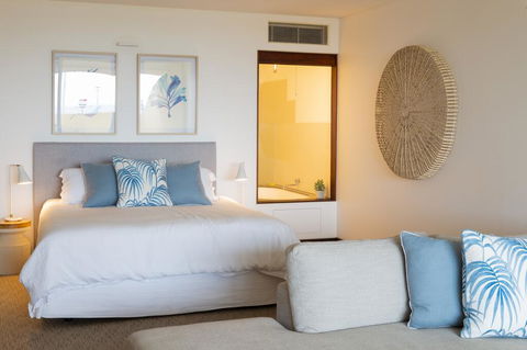 Beach Suites - Palm Beach Accommodation 3