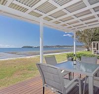 Beached Inn' 93 Foreshore Drive - Spacious beach front house - Palm Beach Accommodation