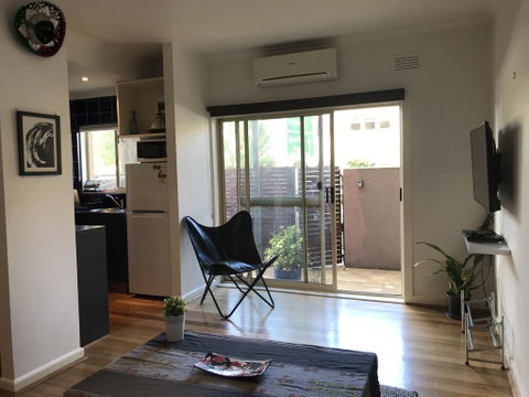 Beachfront Apartment - Palm Beach Accommodation 1