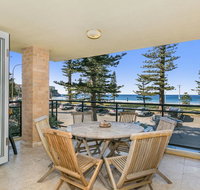 Beachfront on Golden Mile - Palm Beach Accommodation
