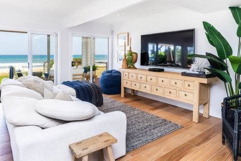 Beachfront Vila Gold Coast - Palm Beach Accommodation 2