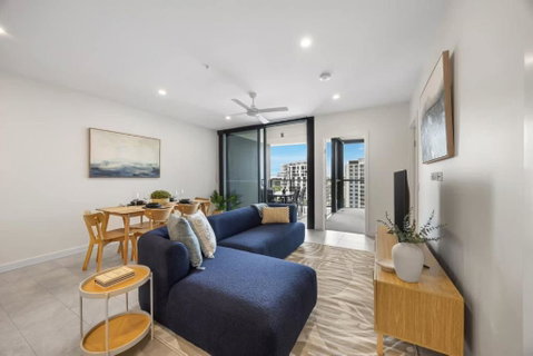 Rivello Apartments - Free Secure Car Park, 6km To City, Ferry Terminal, Eat Street, Rooftop Pool, Sauna, Portside Dinning - Palm Beach Accommodation 2