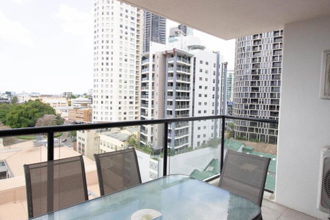 Republic Apartment - Palm Beach Accommodation 3