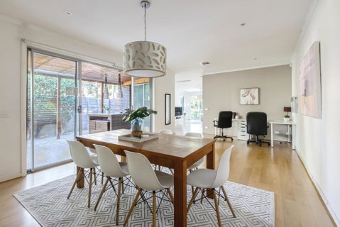 Ringtail Retreat - Contemporary Family Comforts - Palm Beach Accommodation 1