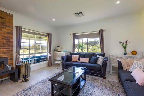 Redims Hill Cottage - Palm Beach Accommodation 1