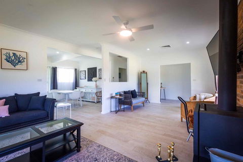 Redims Hill Cottage - Palm Beach Accommodation 3
