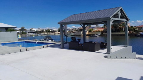 Relax Poolside By The Canal - Palm Beach Accommodation 1