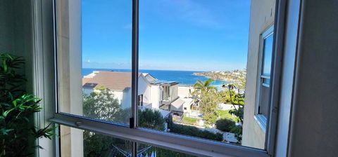Relaxed Coastal Living With Fantastic Sea Views - Palm Beach Accommodation 1