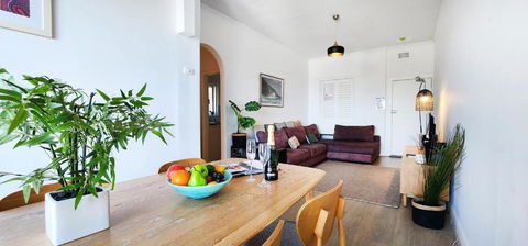 Relaxed Coastal Living With Fantastic Sea Views - Palm Beach Accommodation 2