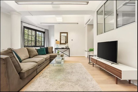 Renovated Warehouse Conversion In Heart Of Sydney - Palm Beach Accommodation 1