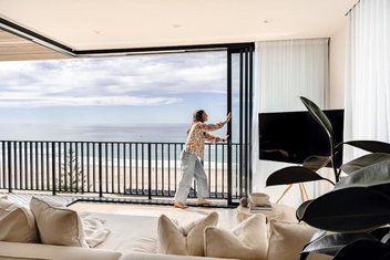 Resort Style Ocean Front Apartment Palm Beach with Palm Beach Accommodation