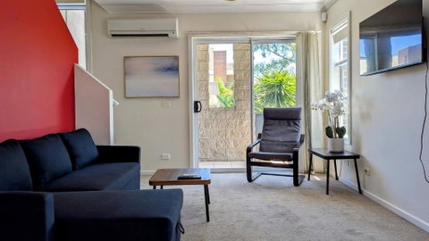 Retreat Townhouse Pentridge Village - Palm Beach Accommodation 0