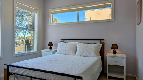 Retreat Townhouse Pentridge Village - Palm Beach Accommodation 2