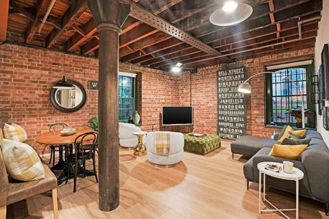 Retro Meets Industrial At Heritage Bond Store - Palm Beach Accommodation 0