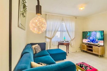RetroRhapsody with Palm Beach Accommodation
