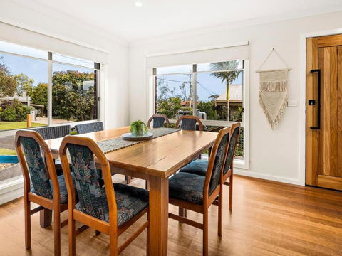 Rhyll Relaxer - Palm Beach Accommodation 3