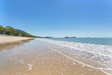 Ribbons Beachfront Apartments Clifton Beach - Palm Beach Accommodation 2
