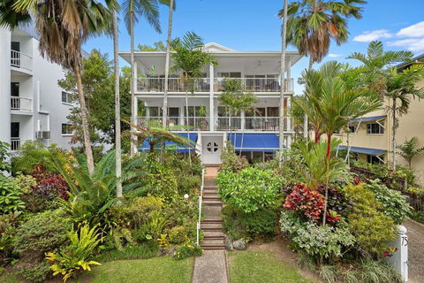 Ribbons Beachfront Apartments Clifton Beach - Palm Beach Accommodation 0