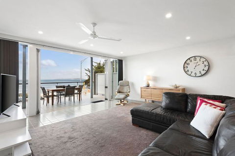 Rip N View - Palm Beach Accommodation 0