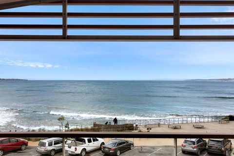 Rip N View - Palm Beach Accommodation 3