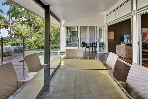 Ripples On The Beach - Beachfront Mission Beach - Palm Beach Accommodation 2