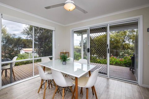 River Retreat - Palm Beach Accommodation 0