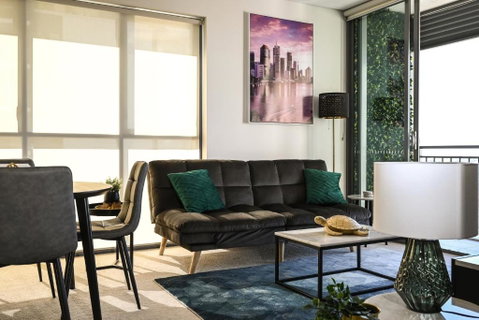 River View Apartment In Brisbane With Parking - Palm Beach Accommodation 0