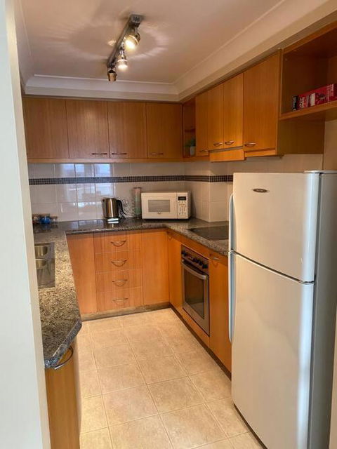 RIVERSIDE CITY VIEW PARKING NETFLIX WIFI WINE FREE - Palm Beach Accommodation 2