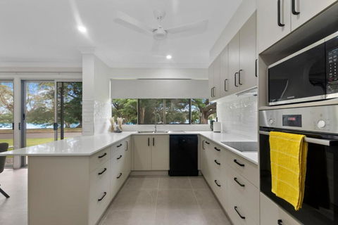 Riverside Serenity - Palm Beach Accommodation 1