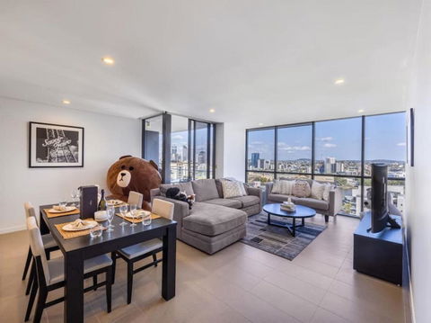Riverview 2BR Delicate Apt, 1min To Train Station - Palm Beach Accommodation 0