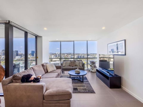 Riverview 2BR Delicate Apt, 1min To Train Station - Palm Beach Accommodation 1