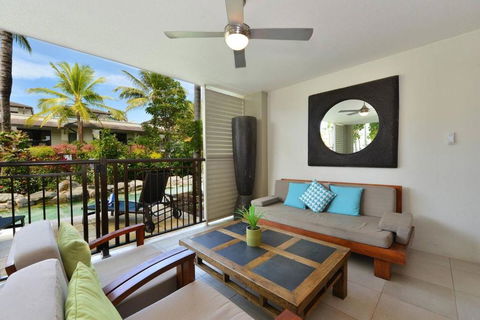 Resort-style Swim Out - A True Tropical Oasis - Palm Beach Accommodation 1