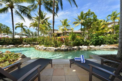 Resort-style Swim Out - A True Tropical Oasis - Palm Beach Accommodation 0