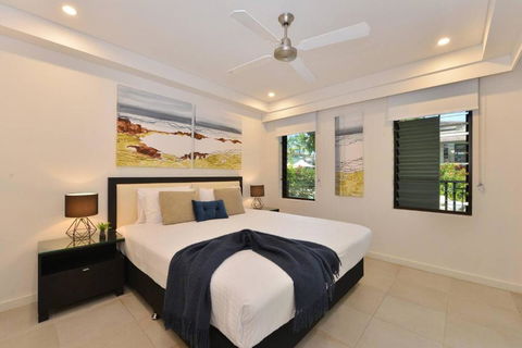 Resort-style Swim Out - A True Tropical Oasis - Palm Beach Accommodation 2