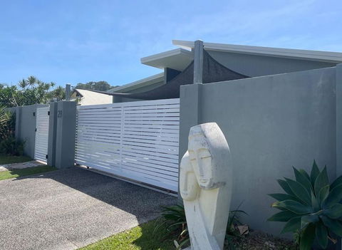 Relax At Trinity Beach Getaway, Blue Lagoon, Trinity Beach - Palm Beach Accommodation 1