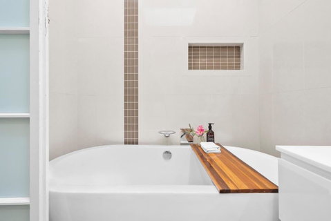 Room In Large Home 6 Min To CBD - Palm Beach Accommodation 1